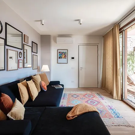 Belsit - By Myhomeincomo Apartment