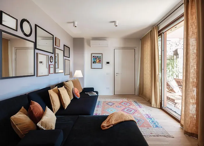 Belsit - By Myhomeincomo Lägenhet